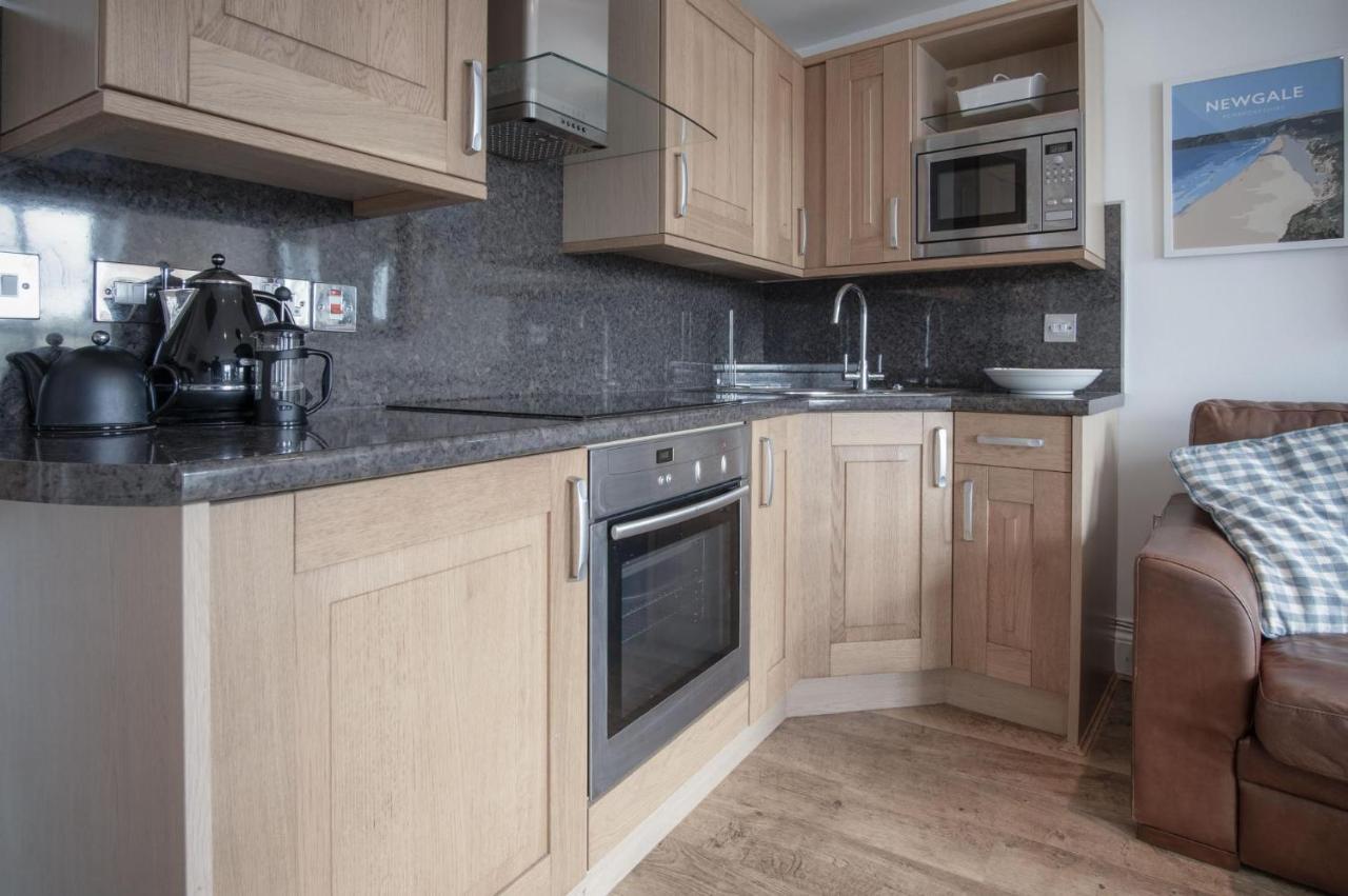 Goscar Court - 1 Bedroom Apartment - Tenby Exterior photo